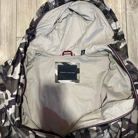 CAMO TOMMY HILFIGER WIND BREAKER JACKET - Picture 3 of 4